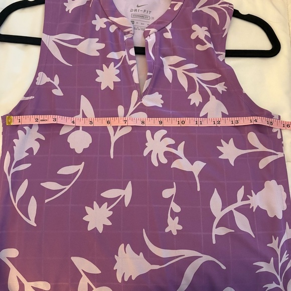 Nike Women’s Purple Floral Sleeveless Breathe Golf Polo - Picture 7 of 8